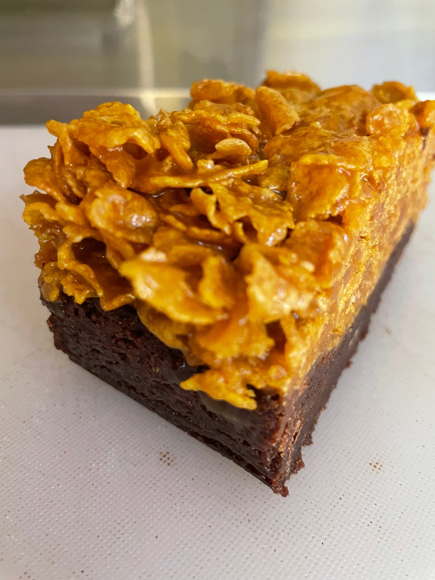 Brownie-caramel cornflake